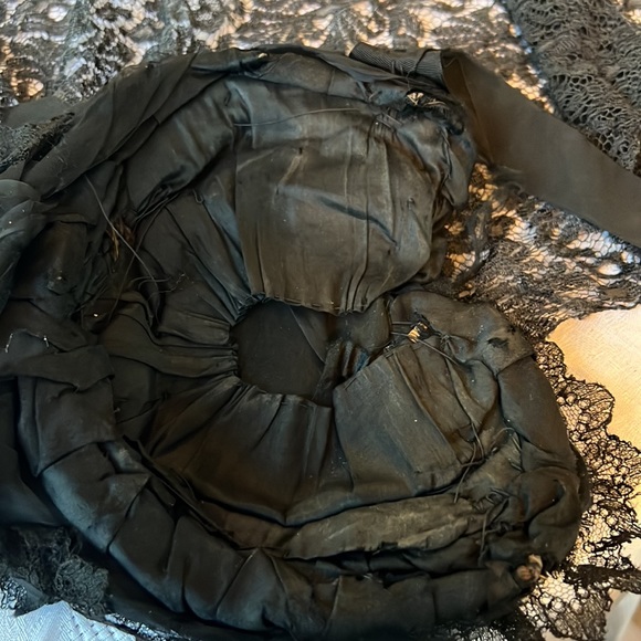 Antique Victorian Black Silk Mourning Hat, gloves, lace collar- PRICE FIRM - Picture 9 of 9